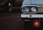 Standbild lange Leitungen während der Gaskrise Hawaii USA, 1974, aus Sekunde 11 historischem Filmmaterial Videoclip 65675043659