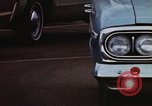 Standbild lange Leitungen während der Gaskrise Hawaii USA, 1974, aus Sekunde 12 historischem Filmmaterial Videoclip 65675043659