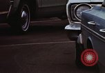Standbild lange Leitungen während der Gaskrise Hawaii USA, 1974, aus Sekunde 15 historischem Filmmaterial Videoclip 65675043659