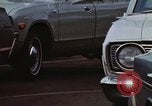 Standbild lange Leitungen während der Gaskrise Hawaii USA, 1974, aus Sekunde 17 historischem Filmmaterial Videoclip 65675043659