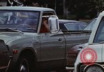 Standbild lange Leitungen während der Gaskrise Hawaii USA, 1974, aus Sekunde 25 historischem Filmmaterial Videoclip 65675043659