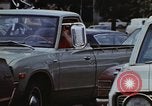 Standbild lange Leitungen während der Gaskrise Hawaii USA, 1974, aus Sekunde 26 historischem Filmmaterial Videoclip 65675043659