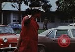 Standbild lange Leitungen während der Gaskrise Hawaii USA, 1974, aus Sekunde 39 historischem Filmmaterial Videoclip 65675043659