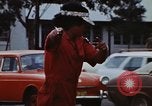 Standbild lange Leitungen während der Gaskrise Hawaii USA, 1974, aus Sekunde 40 historischem Filmmaterial Videoclip 65675043659