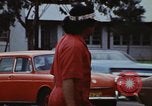 Standbild lange Leitungen während der Gaskrise Hawaii USA, 1974, aus Sekunde 41 historischem Filmmaterial Videoclip 65675043659