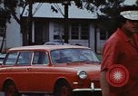 Standbild lange Leitungen während der Gaskrise Hawaii USA, 1974, aus Sekunde 42 historischem Filmmaterial Videoclip 65675043659