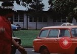 Standbild lange Leitungen während der Gaskrise Hawaii USA, 1974, aus Sekunde 45 historischem Filmmaterial Videoclip 65675043659