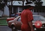 Standbild lange Leitungen während der Gaskrise Hawaii USA, 1974, aus Sekunde 47 historischem Filmmaterial Videoclip 65675043659