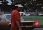Standbild lange Leitungen während der Gaskrise Hawaii USA, 1974, aus Sekunde 48 historischem Filmmaterial Videoclip 65675043659