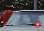 Standbild lange Leitungen während der Gaskrise Hawaii USA, 1974, aus Sekunde 49 historischem Filmmaterial Videoclip 65675043659