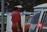 Standbild lange Leitungen während der Gaskrise Hawaii USA, 1974, aus Sekunde 51 historischem Filmmaterial Videoclip 65675043659