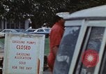 Standbild lange Leitungen während der Gaskrise Hawaii USA, 1974, aus Sekunde 52 historischem Filmmaterial Videoclip 65675043659