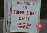 Standbild lange Leitungen während der Gaskrise Hawaii USA, 1974, aus Sekunde 60 historischem Filmmaterial Videoclip 65675043659