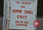 Standbild lange Leitungen während der Gaskrise Hawaii USA, 1974, aus Sekunde 61 historischem Filmmaterial Videoclip 65675043659