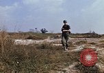 Standbild 1 Infanterie Division Vietnam, 1968, aus Sekunde 20 historischem Filmmaterial Videoclip 65675043661