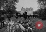 Standbild jährliche Saint Hubert's Hunt Compiegne Frankreich, 1938, aus Sekunde 10 historischem Filmmaterial Videoclip 65675043744