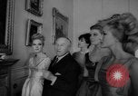 Immagine di Sfilata di moda Regno Unito, 1962, secondo 24 filmato di repertorio 65675043750