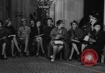 Immagine di Sfilata di moda Regno Unito, 1962, secondo 33 filmato di repertorio 65675043750