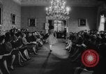 Immagine di Sfilata di moda Regno Unito, 1962, secondo 36 filmato di repertorio 65675043750
