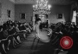 Immagine di Sfilata di moda Regno Unito, 1962, secondo 37 filmato di repertorio 65675043750