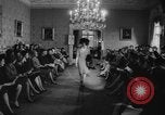 Immagine di Sfilata di moda Regno Unito, 1962, secondo 38 filmato di repertorio 65675043750