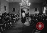 Immagine di Sfilata di moda Regno Unito, 1962, secondo 39 filmato di repertorio 65675043750