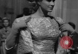 Immagine di Sfilata di moda Regno Unito, 1962, secondo 45 filmato di repertorio 65675043750