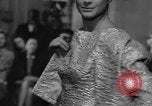 Immagine di Sfilata di moda Regno Unito, 1962, secondo 46 filmato di repertorio 65675043750