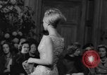 Immagine di Sfilata di moda Regno Unito, 1962, secondo 51 filmato di repertorio 65675043750