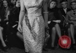Immagine di Sfilata di moda Regno Unito, 1962, secondo 53 filmato di repertorio 65675043750
