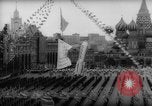 Immagine di Giorno di maggio celebrazione Mosca Russia Unione Sovietica, 1961, secondo 28 filmato di repertorio 65675043752