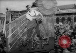 Immagine di Giorno di maggio celebrazione Mosca Russia Unione Sovietica, 1961, secondo 51 filmato di repertorio 65675043752