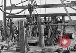Immagine di Texas rush di olio Talco Texas USA, 1936, secondo 29 filmato di repertorio 65675043761