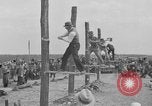 Standbild woodchoppers Skytop Pennsylvania USA, 1936, aus Sekunde 11 historischem Filmmaterial Videoclip 65675043763