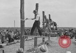 Standbild woodchoppers Skytop Pennsylvania USA, 1936, aus Sekunde 12 historischem Filmmaterial Videoclip 65675043763
