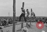 Standbild woodchoppers Skytop Pennsylvania USA, 1936, aus Sekunde 17 historischem Filmmaterial Videoclip 65675043763