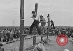 Standbild woodchoppers Skytop Pennsylvania USA, 1936, aus Sekunde 18 historischem Filmmaterial Videoclip 65675043763
