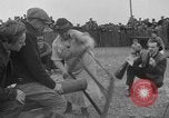 Standbild woodchoppers Skytop Pennsylvania USA, 1936, aus Sekunde 39 historischem Filmmaterial Videoclip 65675043763