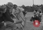 Standbild woodchoppers Skytop Pennsylvania USA, 1936, aus Sekunde 40 historischem Filmmaterial Videoclip 65675043763