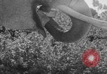 Standbild Zwerg Trainer San Diego California USA, 1936, aus Sekunde 22 historischem Filmmaterial Videoclip 65675043765