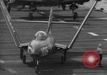 Immagine di F9F Panther getti Corea, 1950, secondo 35 filmato di repertorio 65675043798