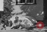 Immagine di Backyard fallout shelter United States USA, 1950, secondo 38 filmato di repertorio 65675043805