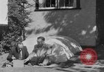 Immagine di Backyard fallout shelter United States USA, 1950, secondo 40 filmato di repertorio 65675043805