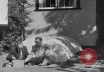 Immagine di Backyard fallout shelter United States USA, 1950, secondo 41 filmato di repertorio 65675043805