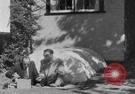 Immagine di Backyard fallout shelter United States USA, 1950, secondo 43 filmato di repertorio 65675043805