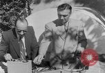 Immagine di Backyard fallout shelter United States USA, 1950, secondo 44 filmato di repertorio 65675043805