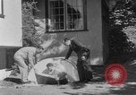 Immagine di Backyard fallout shelter United States USA, 1950, secondo 50 filmato di repertorio 65675043805