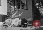 Immagine di Backyard fallout shelter United States USA, 1950, secondo 53 filmato di repertorio 65675043805