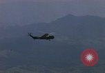 Standbild gunner Unterstützung Vietnam, 1966, aus Sekunde 28 historischem Filmmaterial Videoclip 65675043835