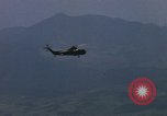 Standbild gunner Unterstützung Vietnam, 1966, aus Sekunde 29 historischem Filmmaterial Videoclip 65675043835